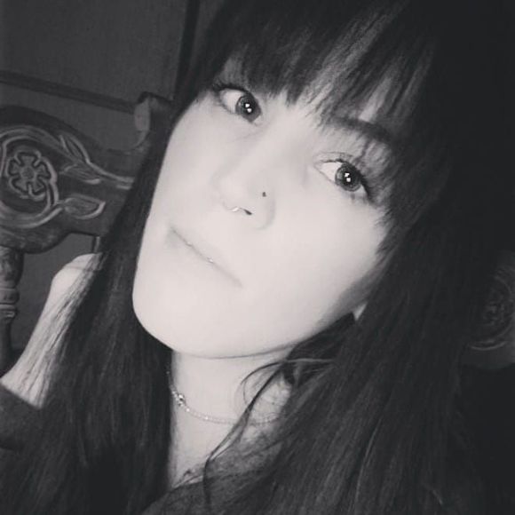 Meet your Posher, Kelli - Picture 1 of 1